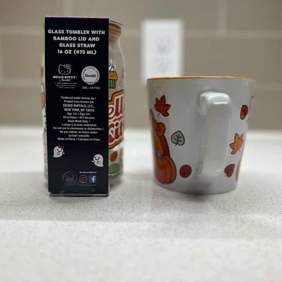 Hello Kitty Fall - Picture 4 of 5